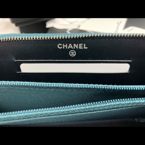 ‼️LAST1 Chanel Wallet iridescent rainbow hardware - Picture 6 of 8